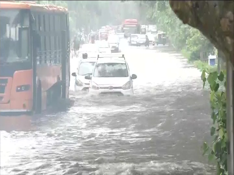 Heavy rains lash Delhi