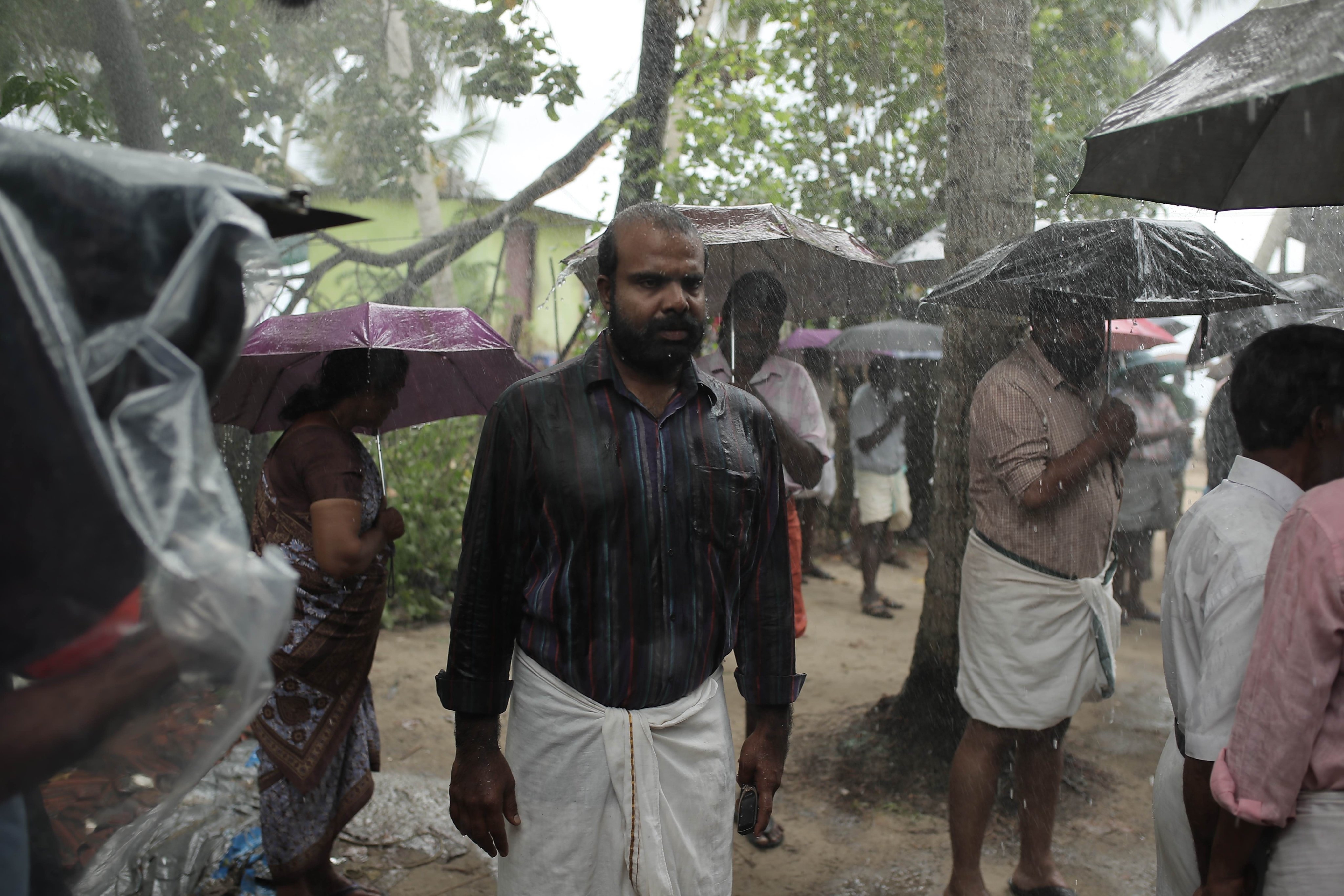 malayalam films and rain  റാഷമോൺ  മഴ പെയ്‌ത് തോരാതെ മലയാള സിനിമ  mazha peith theerathe  malayalam films  Rain characterized in Malayalam films  rain in malayalam cinema  mazha in malayalam films  പ്രണയമായും പേമാരിയായും  മലയാളത്തിൽ മഴ  സിനിമയിൽ മഴ  മഴയുള്ള സിനിമകൾ