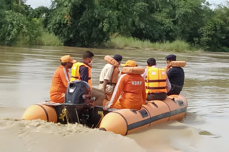 NDRF rescuing people