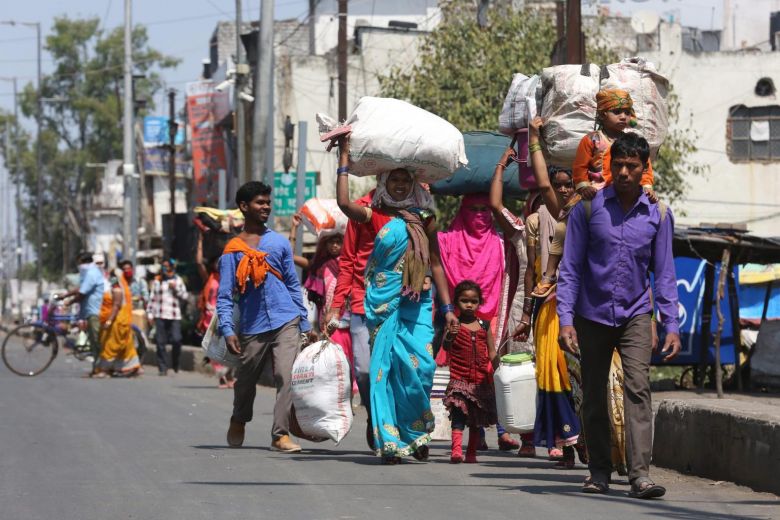 வேலையின்மையால் சொந்த ஊர் திரும்பும் வெளிமாநிலத்தவர்கள்