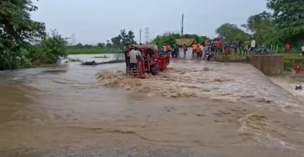 bridge overflow due to heavy rains