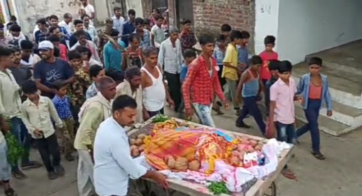 villagers cremate after death of a monkey in a road accident in susner aagar