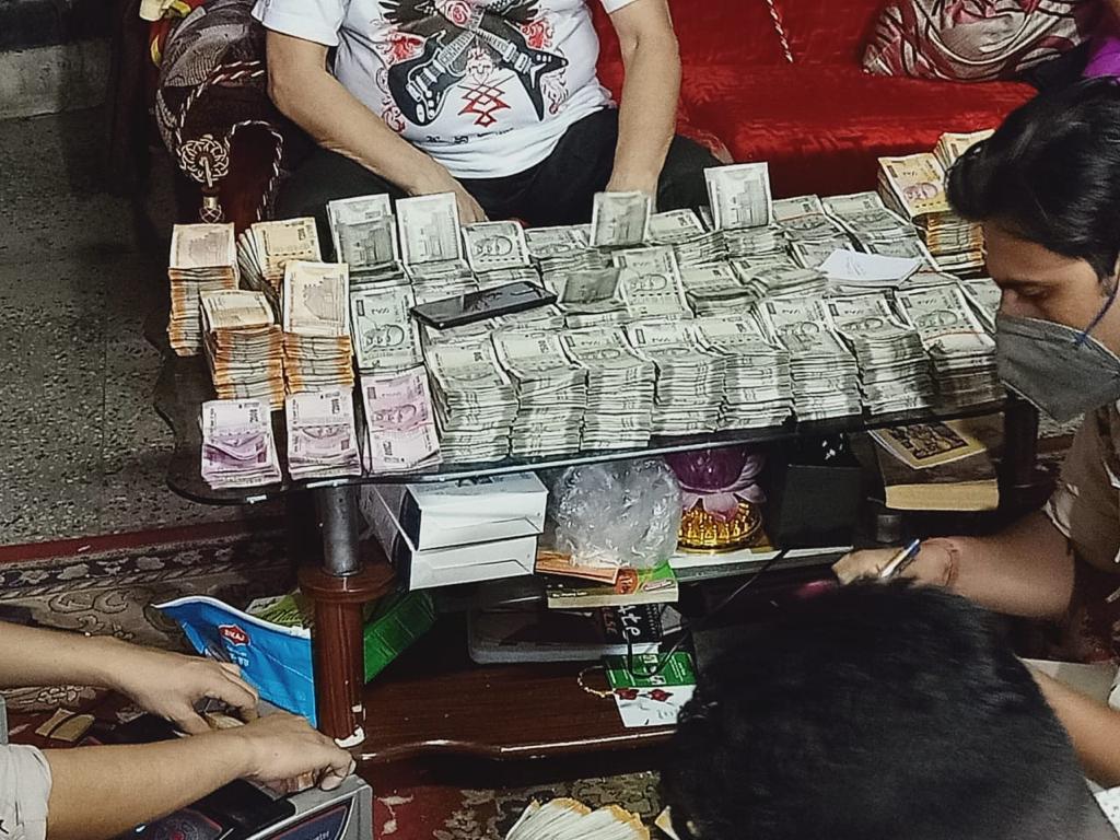 huge amount of cash seized in guwahati