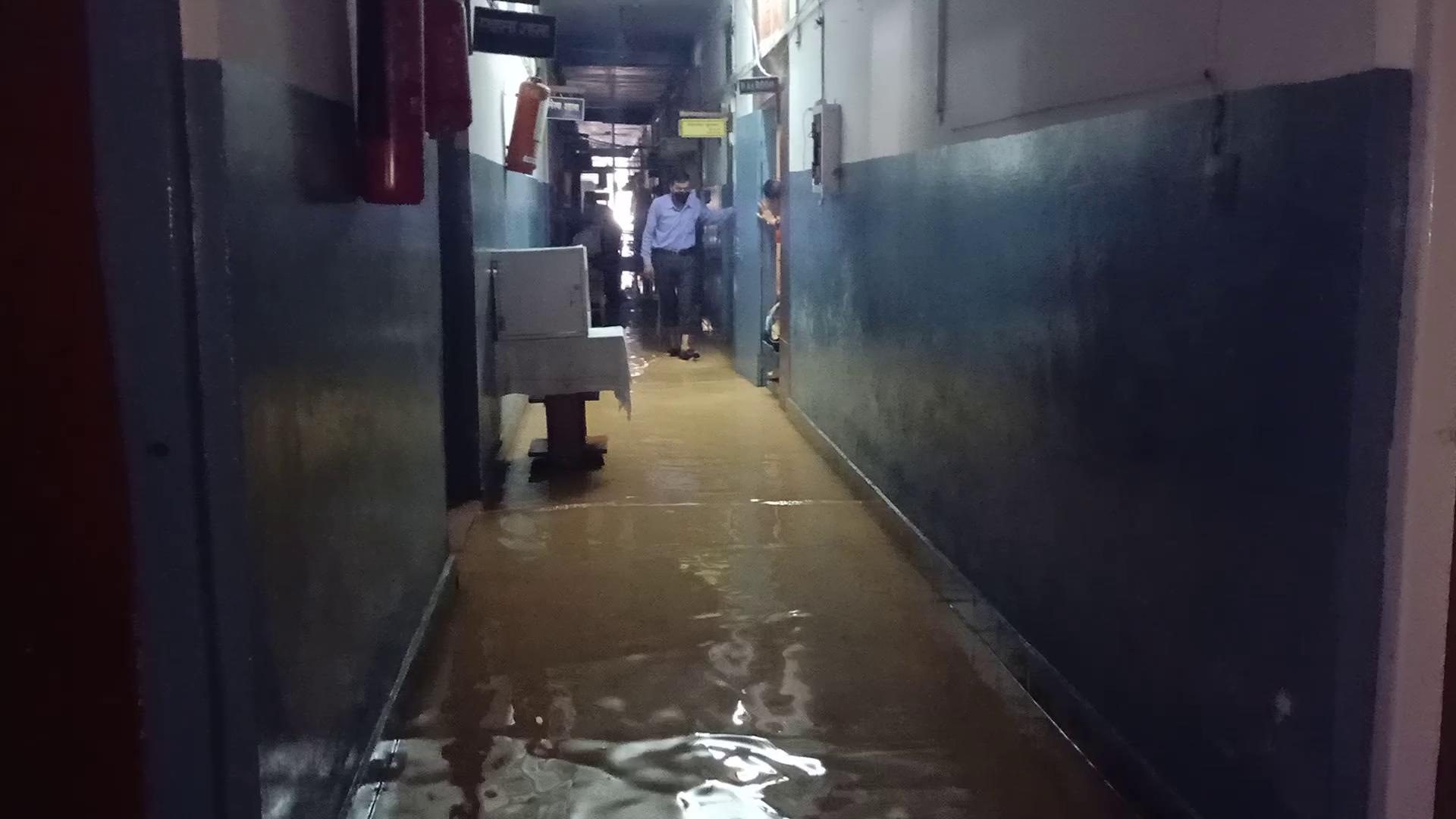 Una headquarters filled with water due to heavy rain