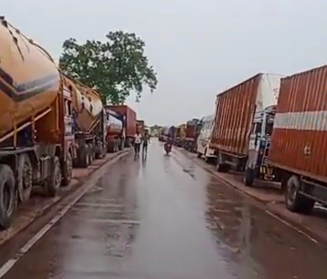 Chhatarpur Panna National Highway closed due to diversion bridge collapse