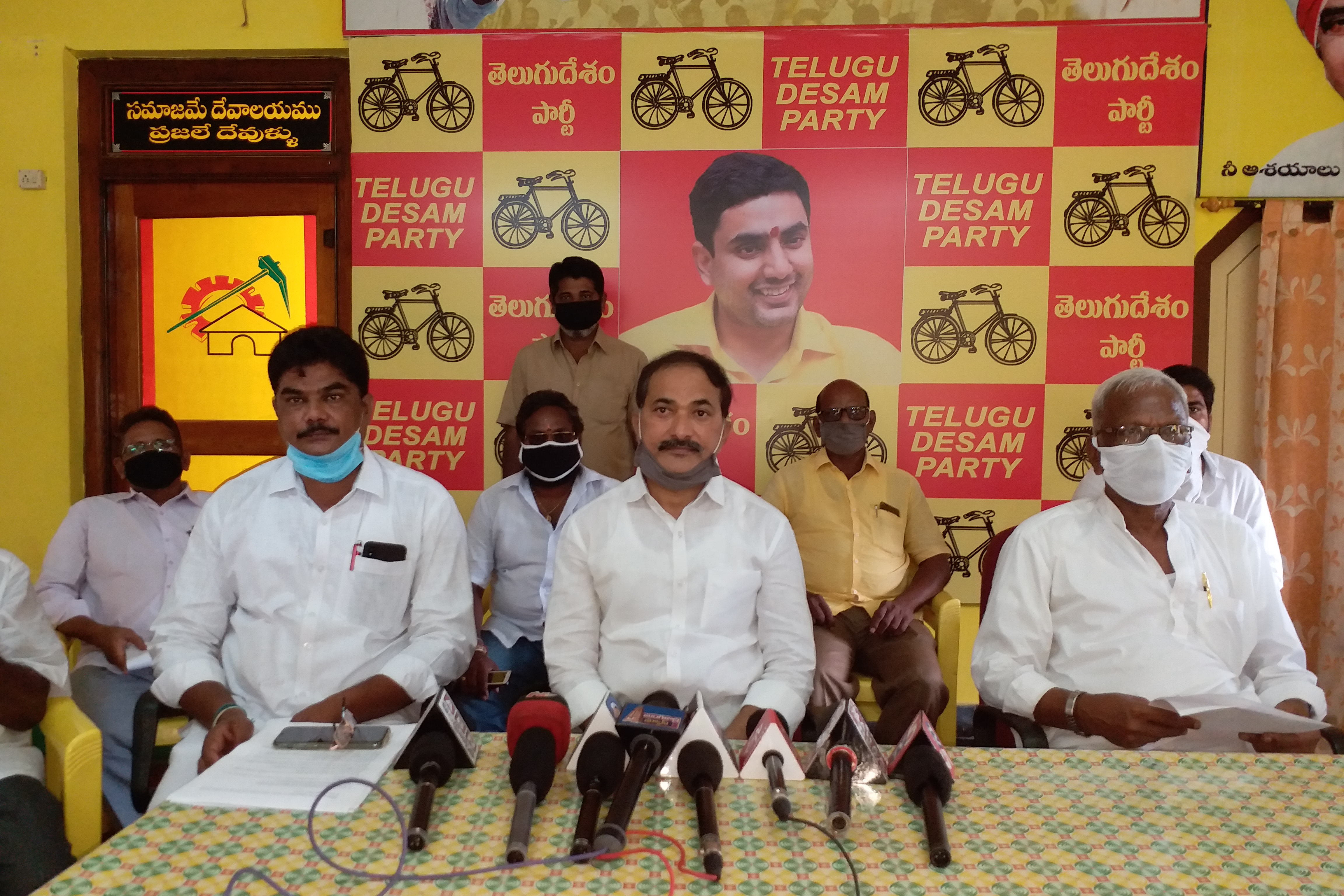 tdp leaders comments on ycp in mangalagiri