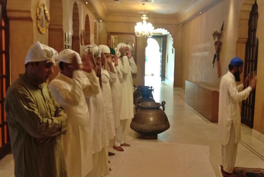 CLP MLAs offering prayer