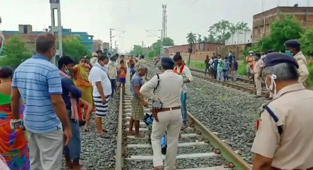 Dead body of young man found on railway track in Darbhanga