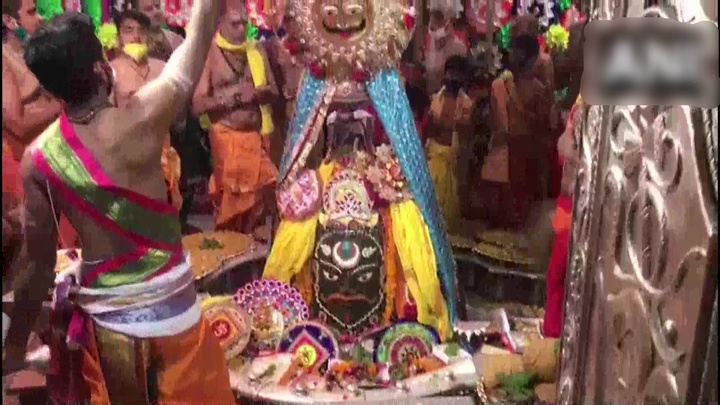 Devotees offered prayers on sawan month's last monday