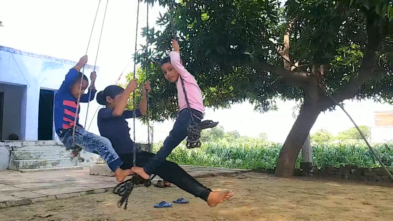 Swinging children