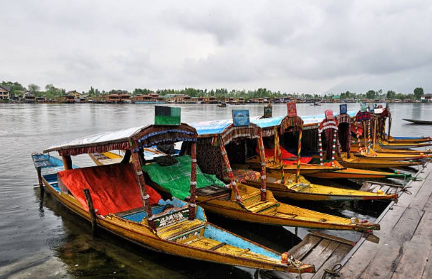 लॉकडाउन के दौरान बंद पड़ा नौका कारोबार