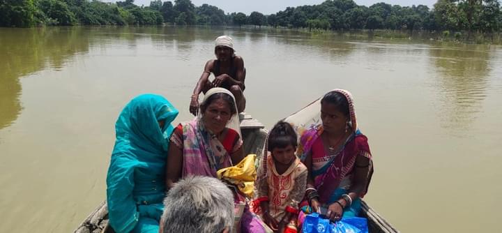 विस्थापित होते ग्रामीण