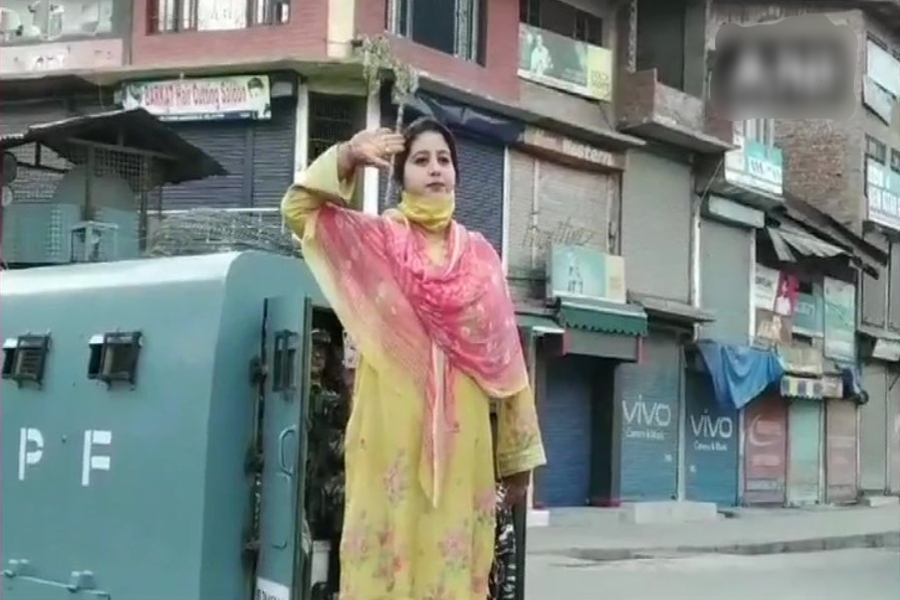 Jammu and Kashmir: Bharatiya Janata Party member Rumysa Rafiq hoists the national flag at Lal Chowk in Anantnag