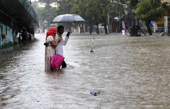 Heavy rains in Mumbai and lashes the city from Monday onwards