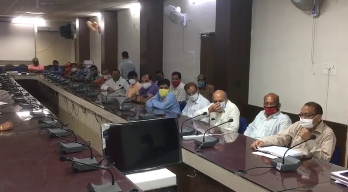 Collector took meeting of businessmen and public representatives