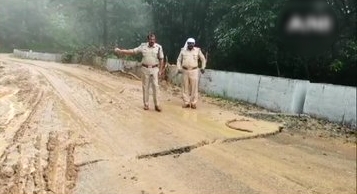 Vehicular movement halted at Charmadi Ghat road