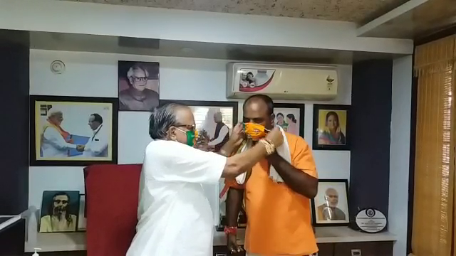 BJP engaged in boosting up the workers by distributing masks