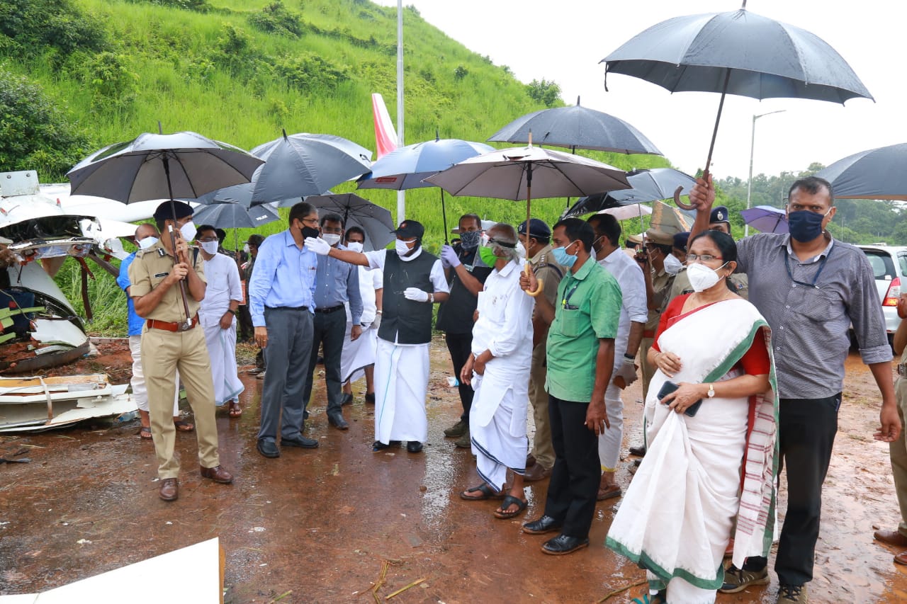 Kerala CM Pinarayi Vijayan visits plane crash site