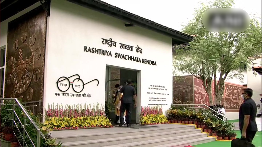 PM Modi Inaugurates Rashtriya Swachhata Kendra At Raj Ghat