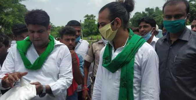 Tejapratap visits flood affected area in vaishali