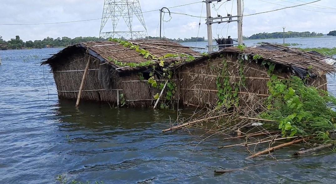 darbhanga news,  darbhanga latest news, flood in bihar,  bihar flood news,  situation of flood, बिहार में बाढ़, बाढ़ का दंश, मुख्यमंत्री नीतीश कुमार