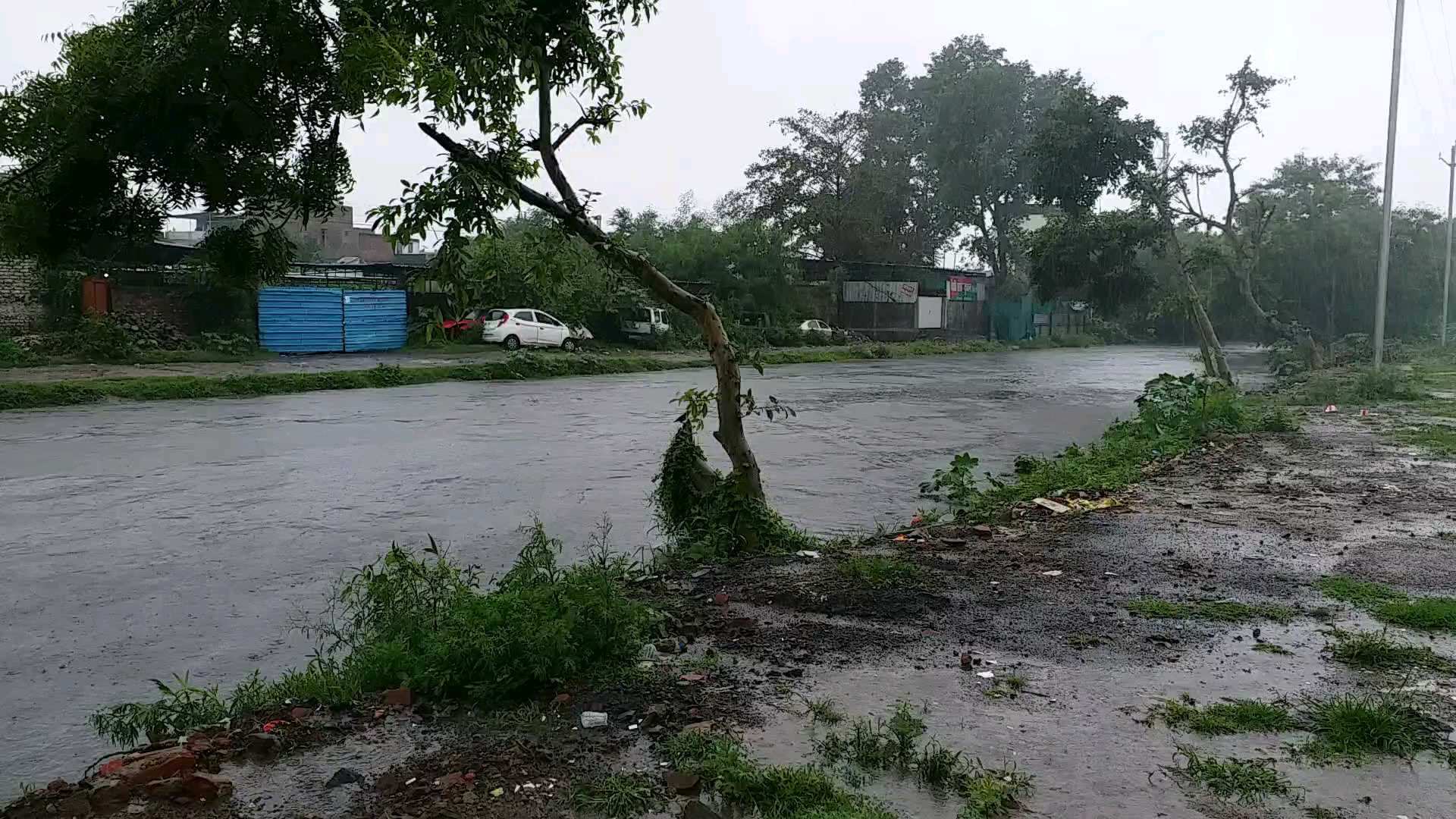 Strong rain on the drain of the city