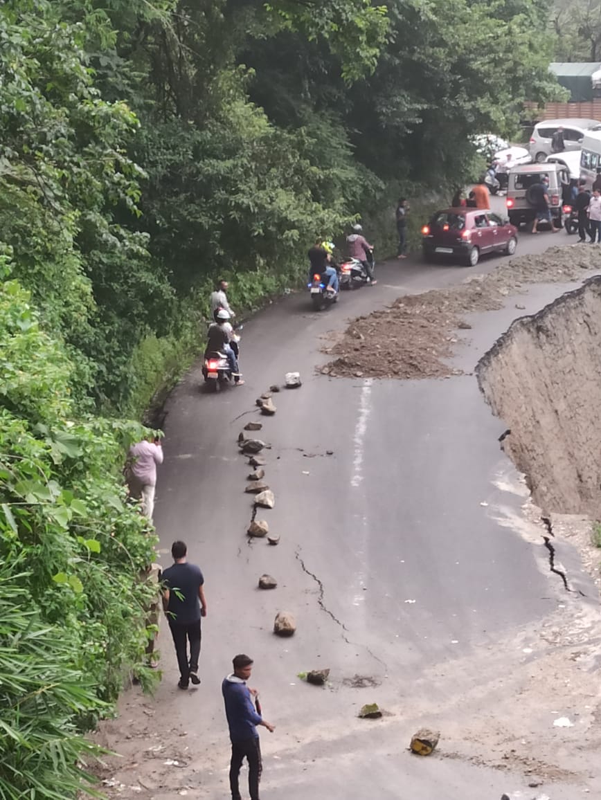 mussoorie-dehradun-road-closed