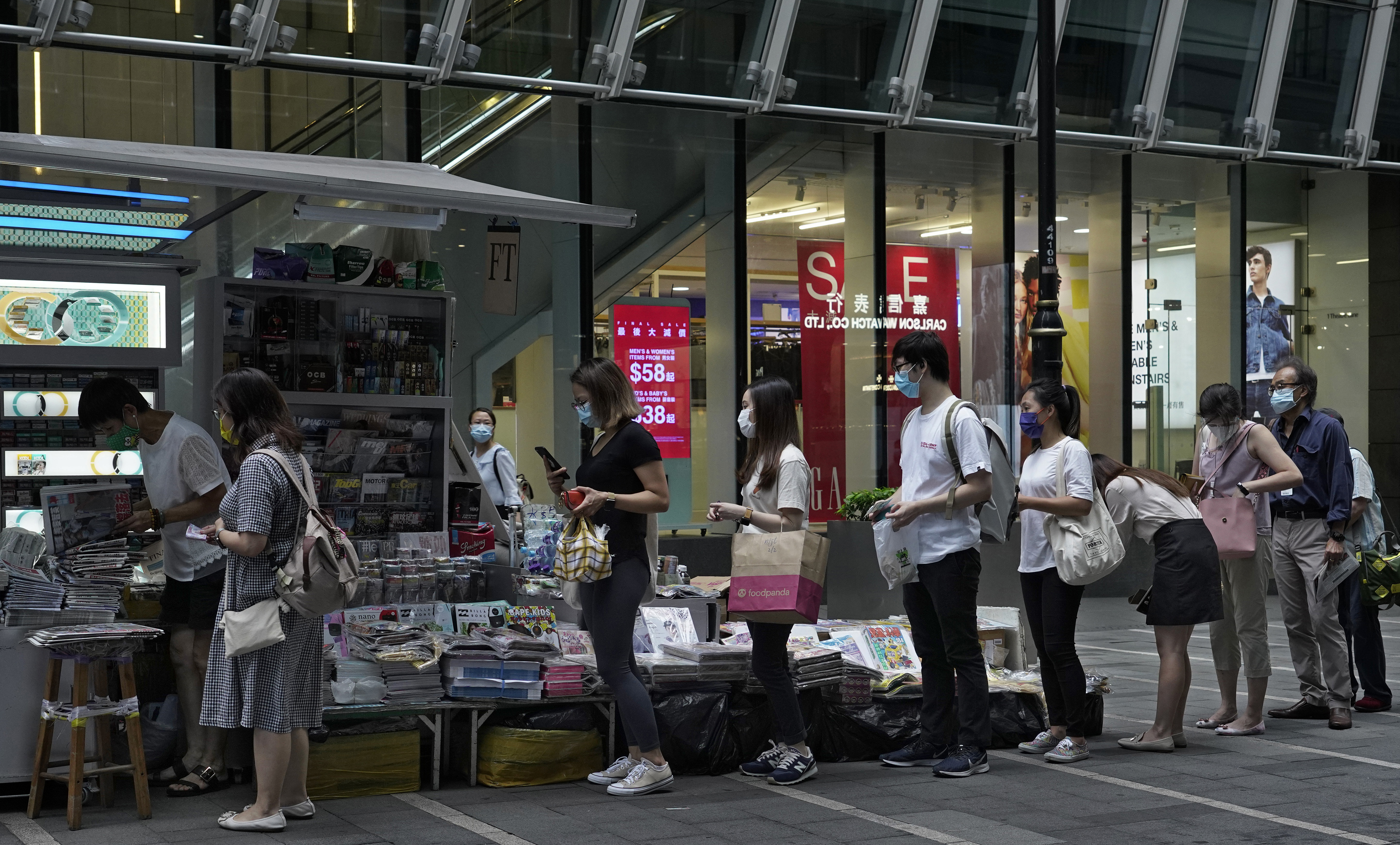 Hong Kong residents buy newspaper to support free press