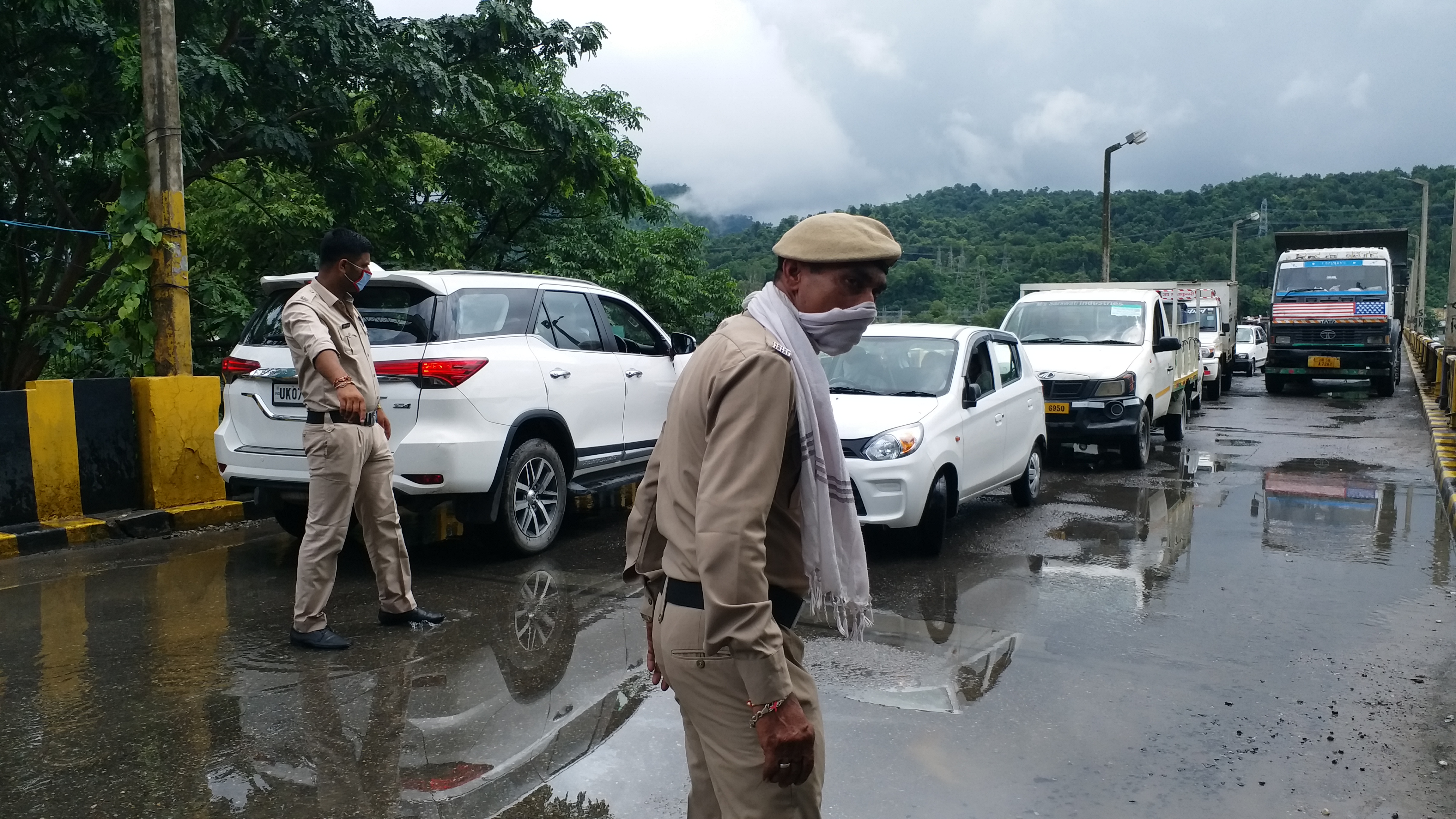 पुलिस कर्मचारी.