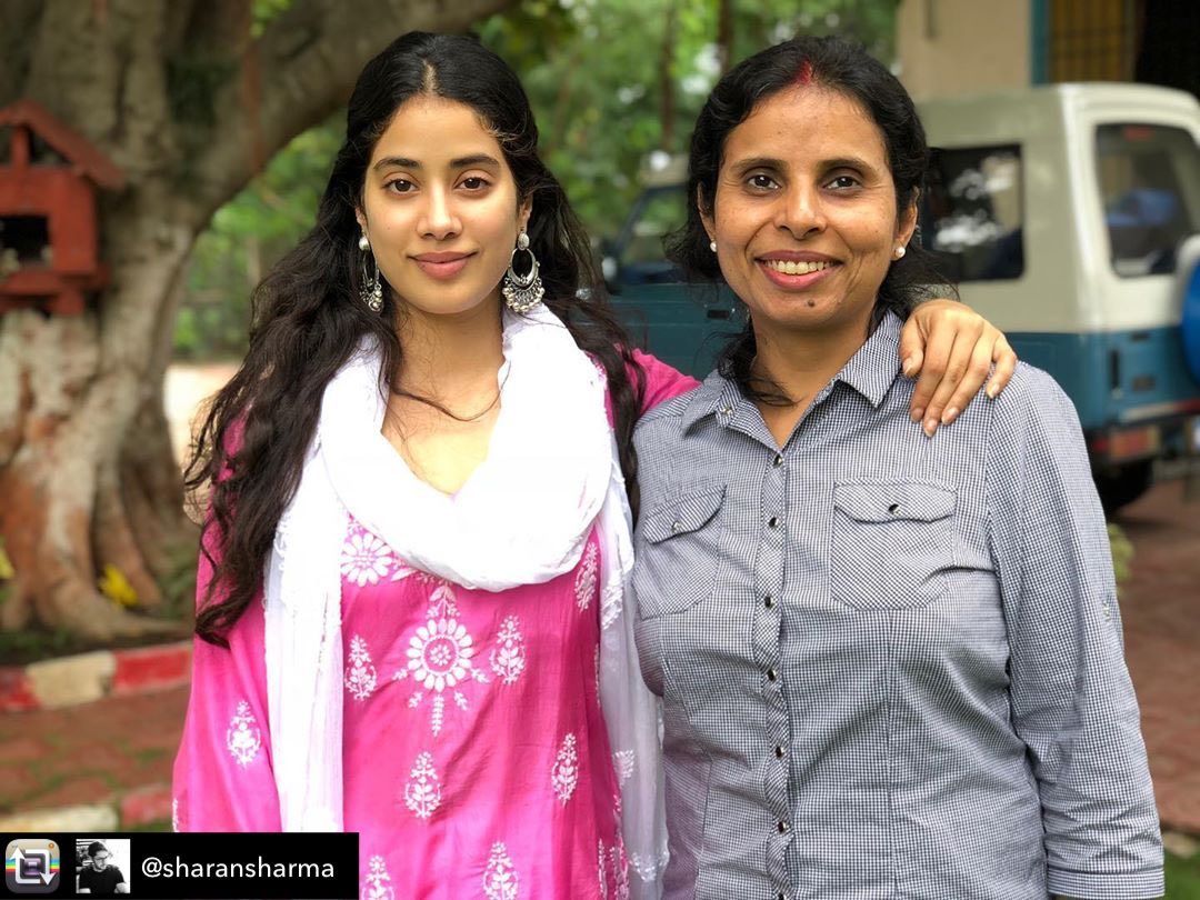 janhvi kapoor with gunjan saxena