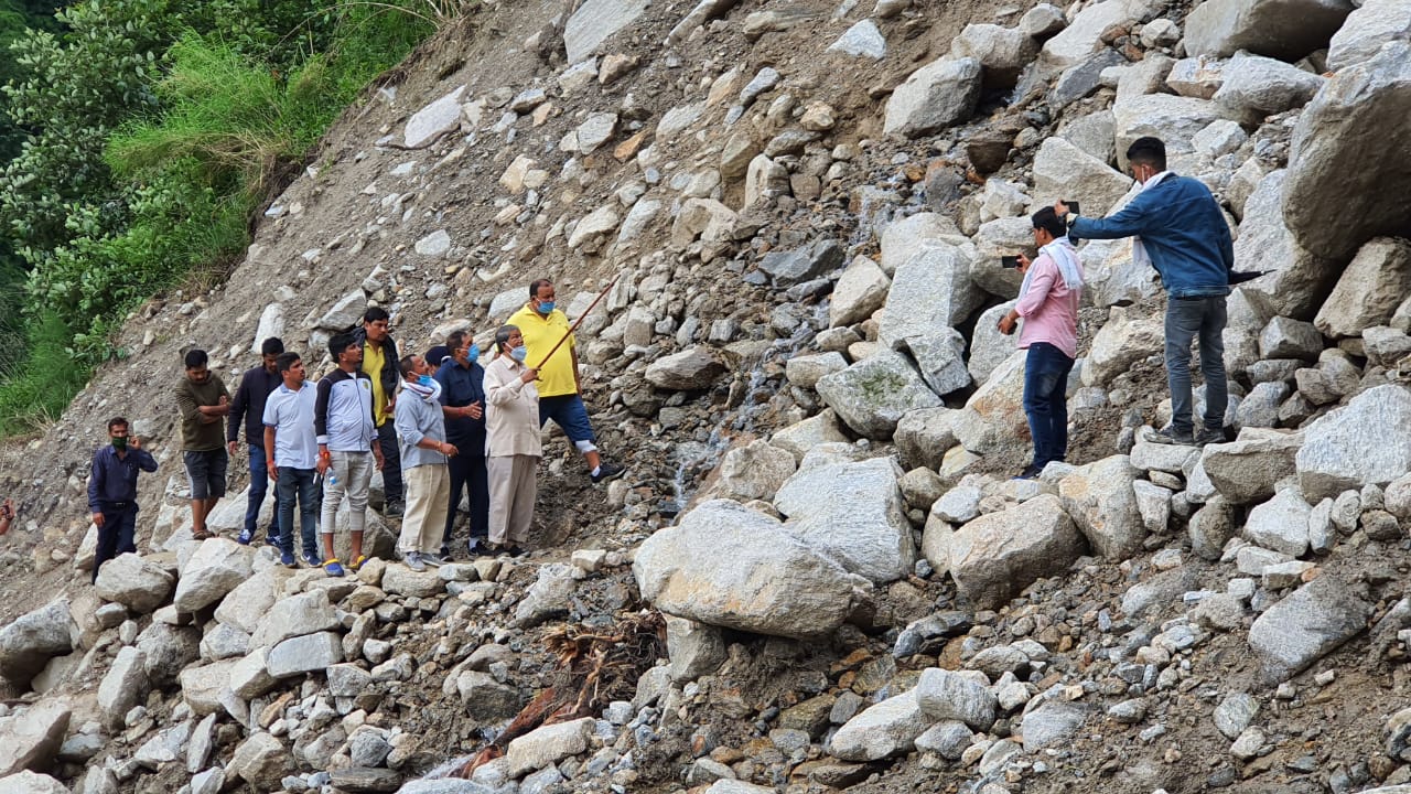 harish-rawat-visits-disaster-affected-areas