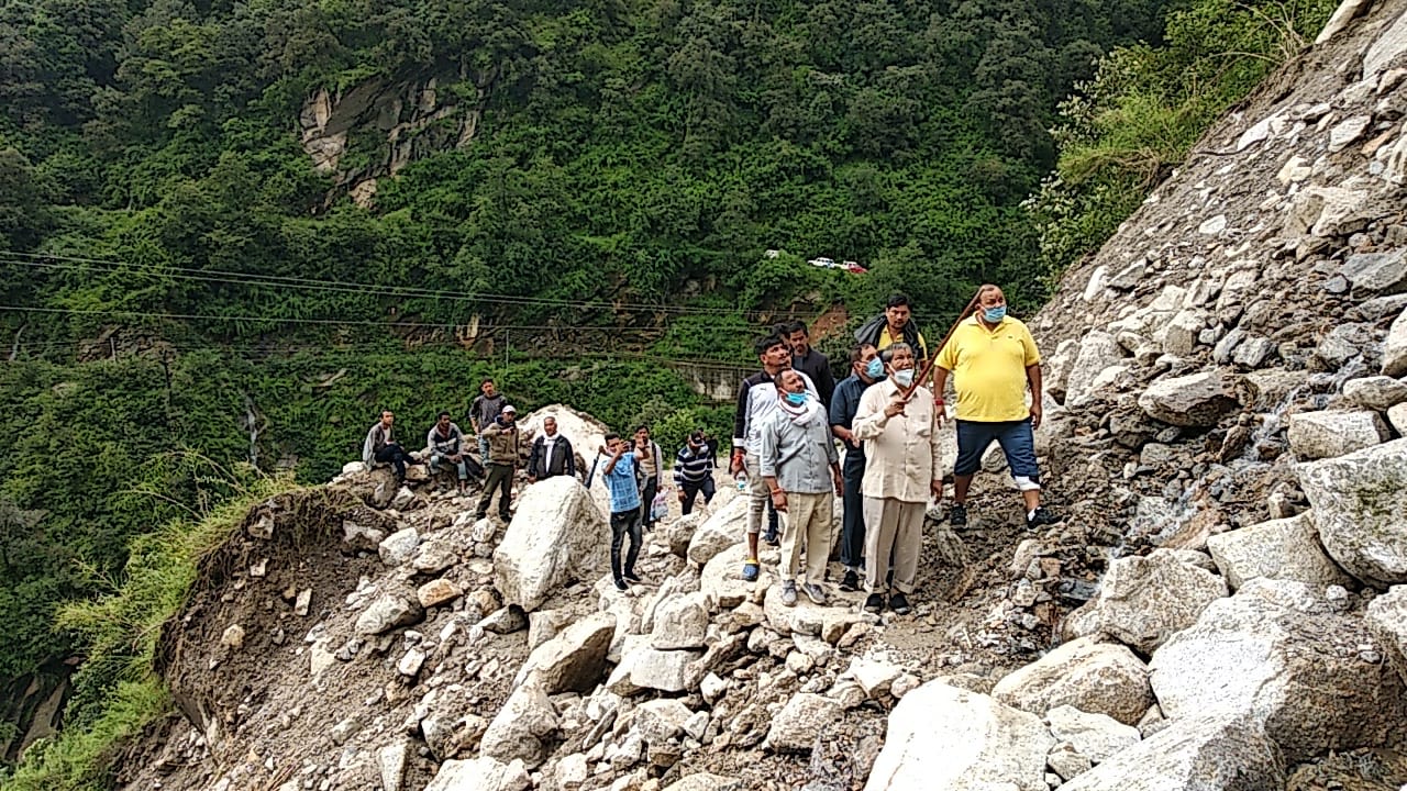 harish-rawat-visits-disaster-affected-areas