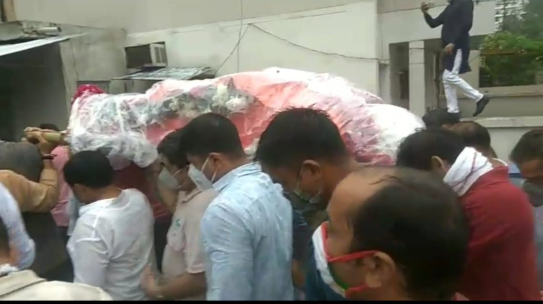 Leaders of others parties arrived to pay tribute on the death of Rajiv Tyagi in ghaziabad