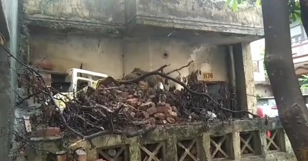 Debris has been stored in closed flats for a long time