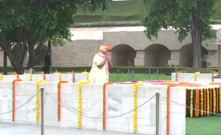 Modi at rajghat