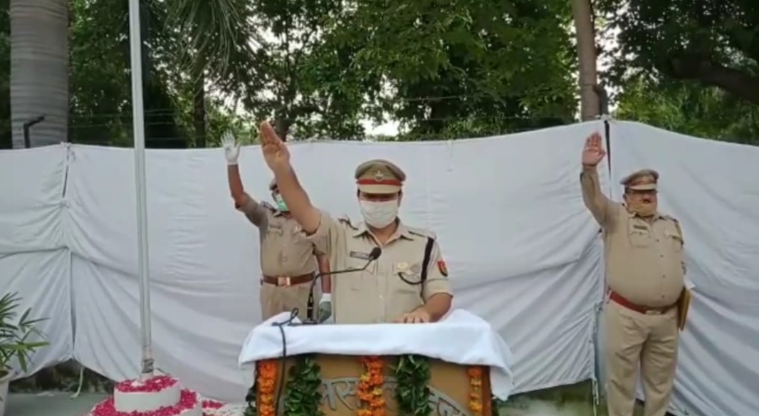 SSP Kalanidhi Naithani honors 17 policemen on occasion of Independence Day in Ghaziabad