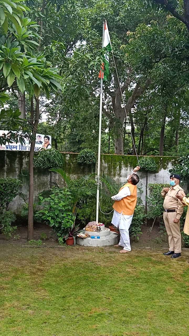 Minister Pradyuman Singh Tomar hoisted the flag