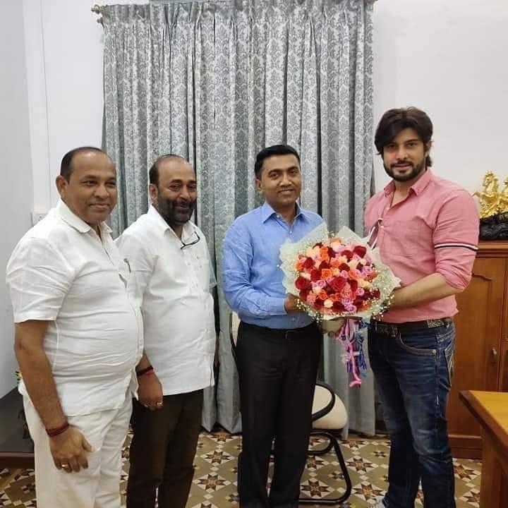 Bollywood actor Kapil Jhaveri with Goa  Co-operation Minister Govind Gaude