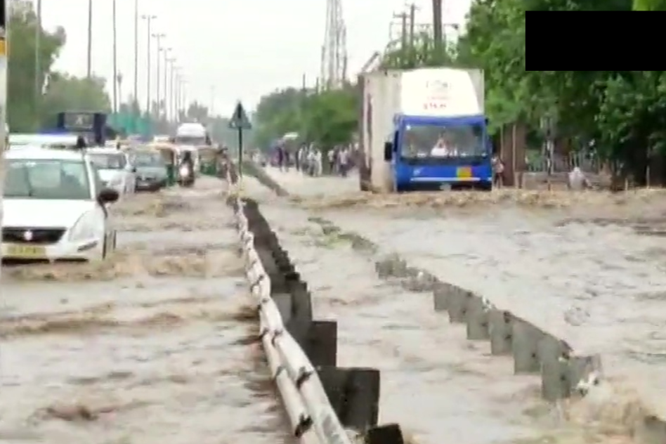 severe-water-logging-at-delhi-jaipur-expressway-in-gurugram-after-heavy-rains-in-the-area