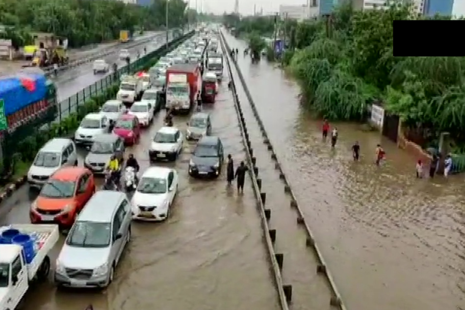 severe-water-logging-at-delhi-jaipur-expressway-in-gurugram-after-heavy-rains-in-the-area