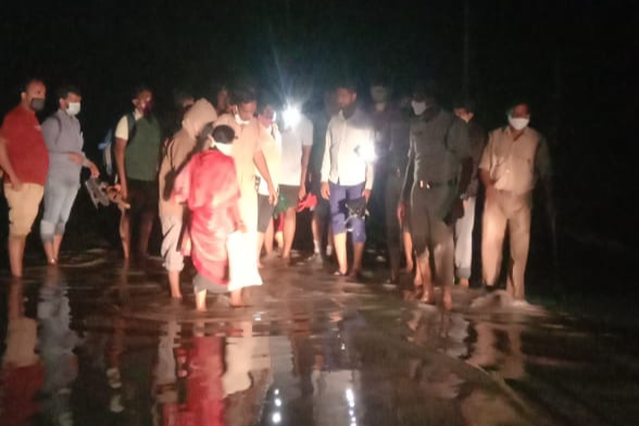 Minister Phone Call Saved 80 Members From Heavy Flood At Wardhannapet Warangal Rural District