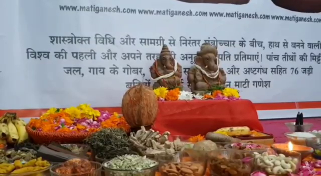 Ganesh idols with scriptures are being made in Indore