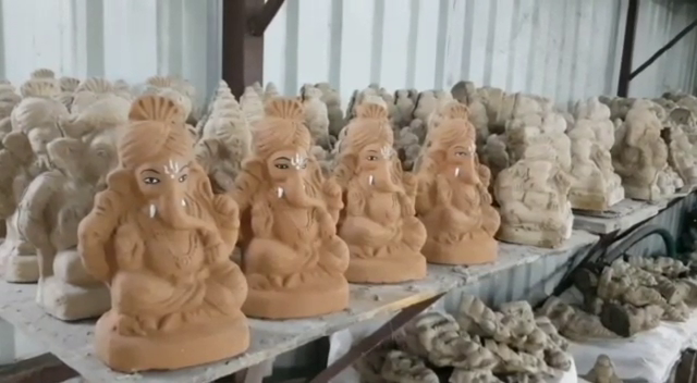 Ganesh idols with scriptures are being made in Indore