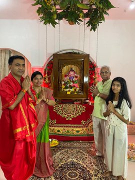 CM Pramod Sawant offers prayers