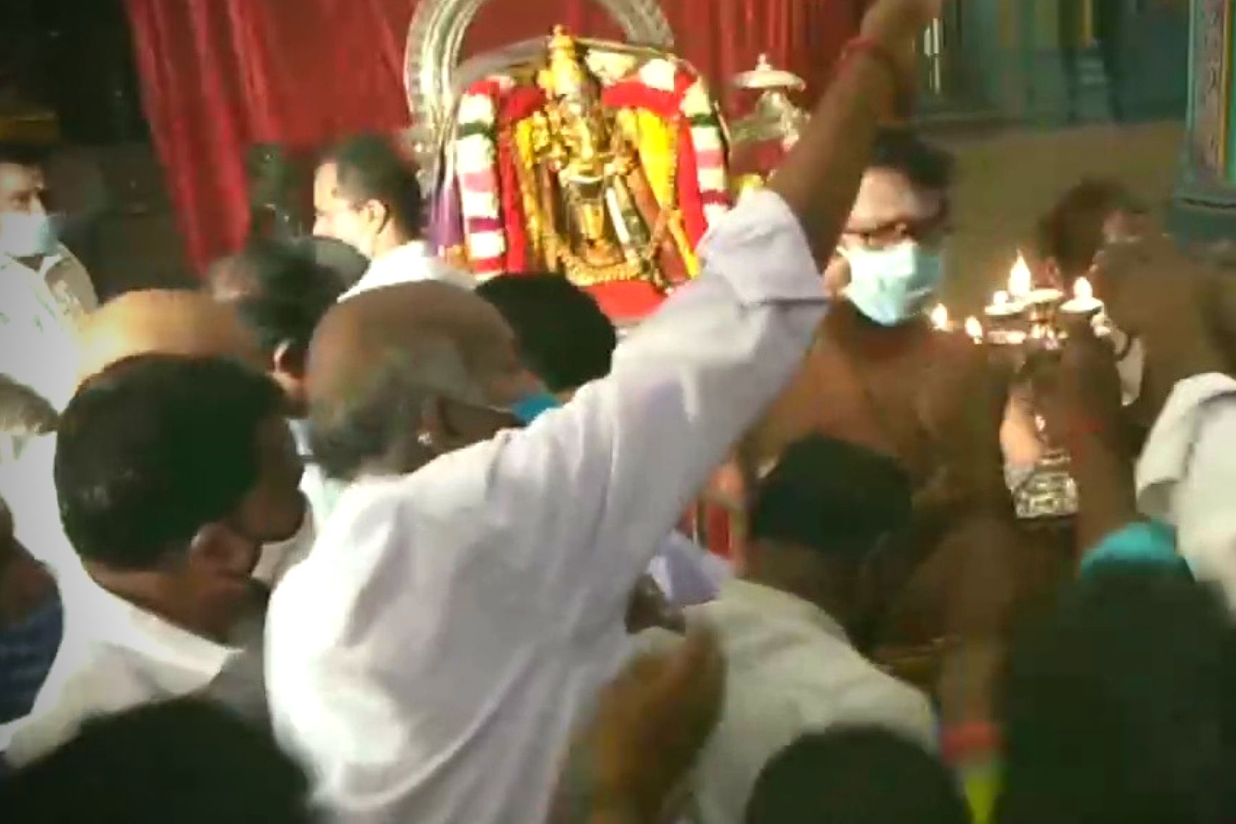 Ganesh aarti in Puducherry's Arulmigu Manakula Vinayagar Temple