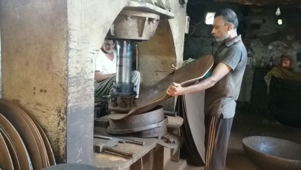 सुल्ताना कस्बे में लोहे का व्यापार, Iron trade in sultana town