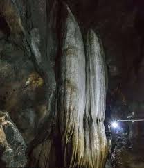 गुफा के अंदर भगवान शिव की जटा से निकली गंगा.