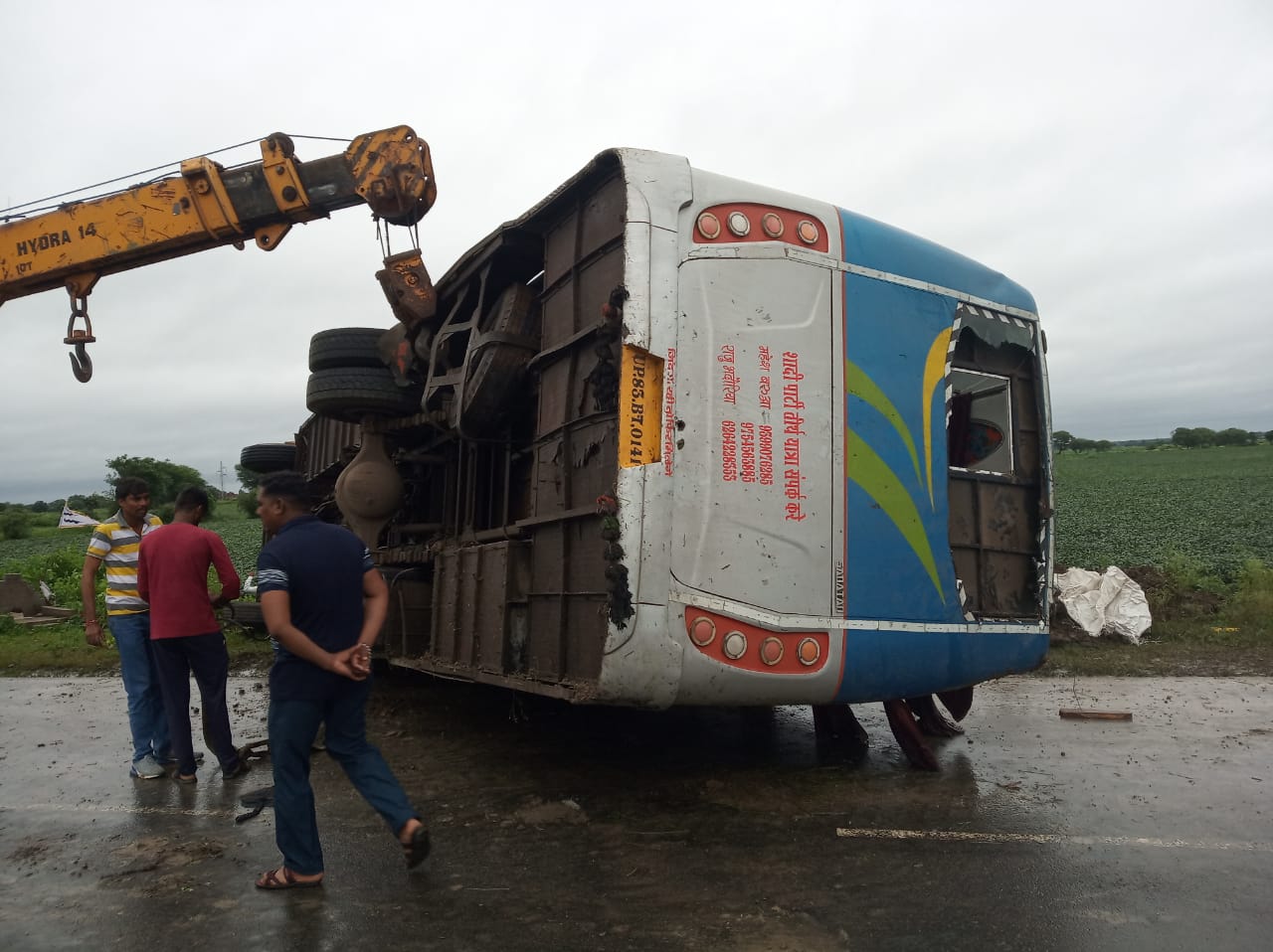 Bus going to Ahmedabad from Etawah crashed