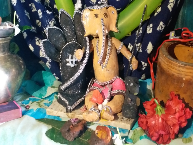 children made the idol of Lord Ganesha