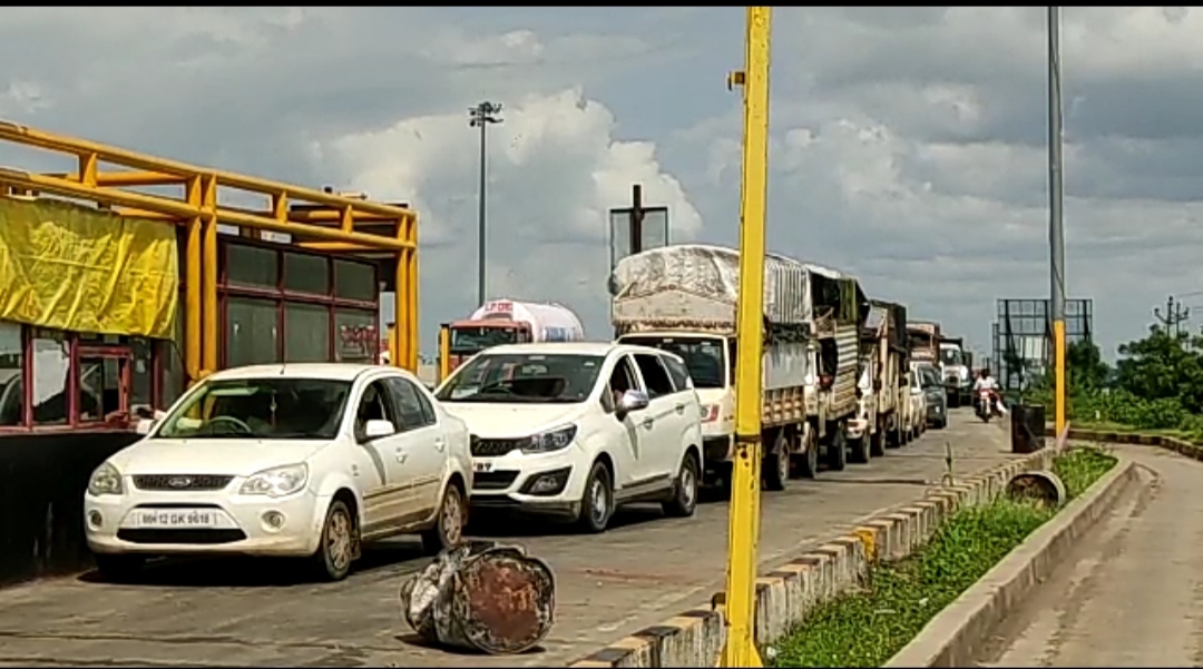 Queues of vehicles increased at the toll plaza after the lockdown